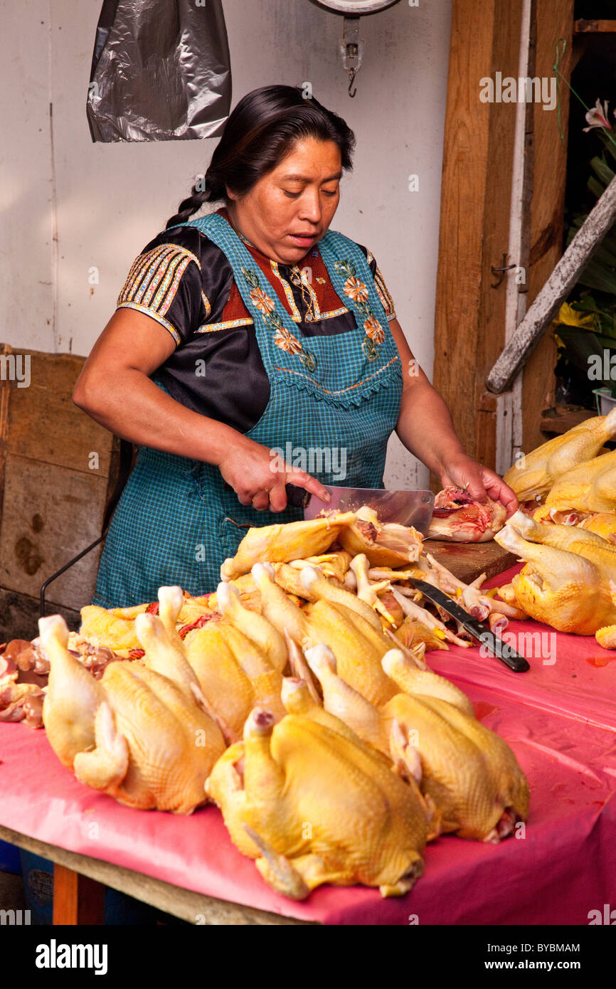 Cortar el pollo, el Mercado Municipal, San Cristóbal de las Casas
