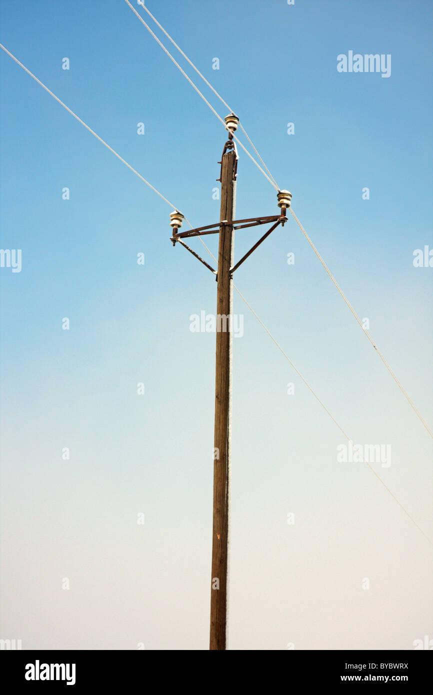 Torre de transmisión en invierno Foto de stock