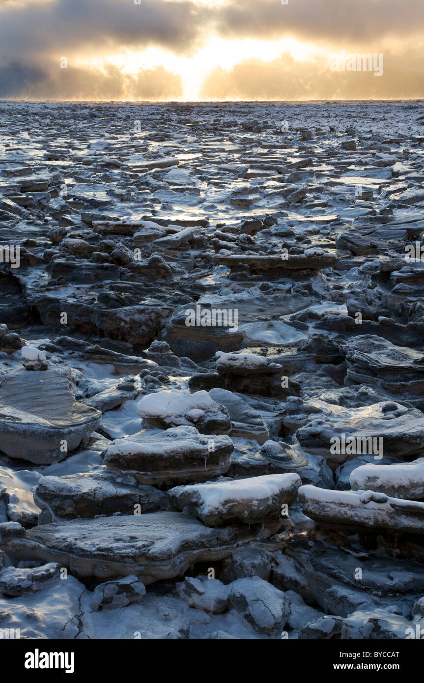Corrientes de hielo sobre el brazo de Turnagain, Alaska. Foto de stock