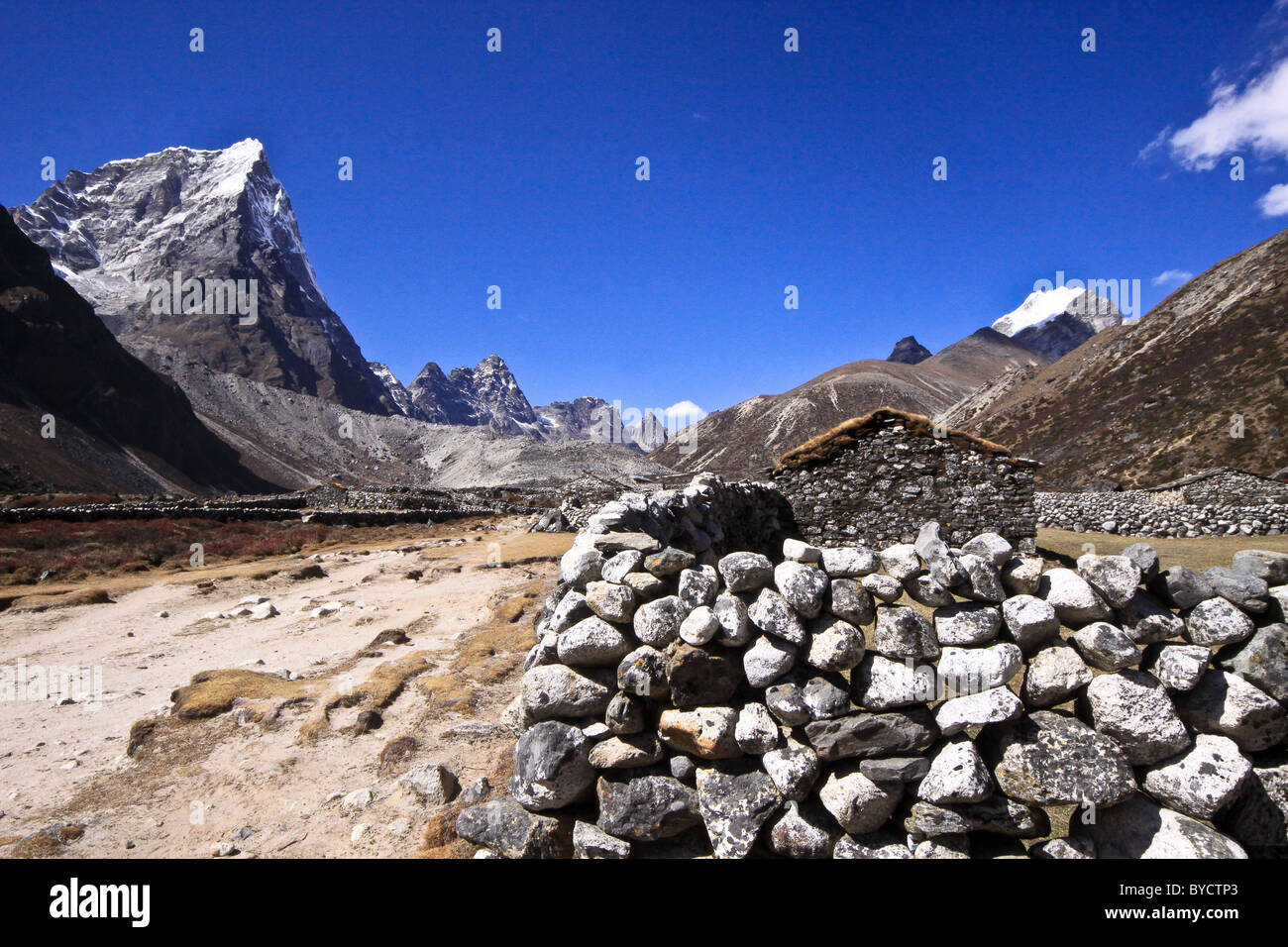 Monumentos y vistas, el campamento base del Everest Trail, Nepal, Asia Foto de stock