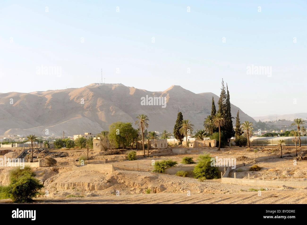 Casas en las afueras de Jericó, en la Ribera Occidental, Israel, Oriente Medio, Sudeste de Asia Foto de stock