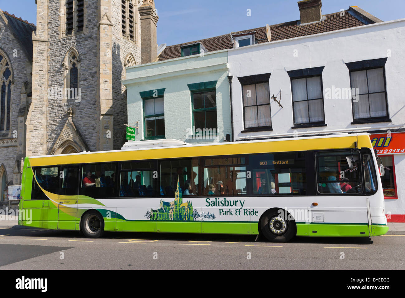 Park & Ride bus en Fisherton Street, Salisbury, Wiltshire, Inglaterra, Reino Unido, Europa Foto de stock