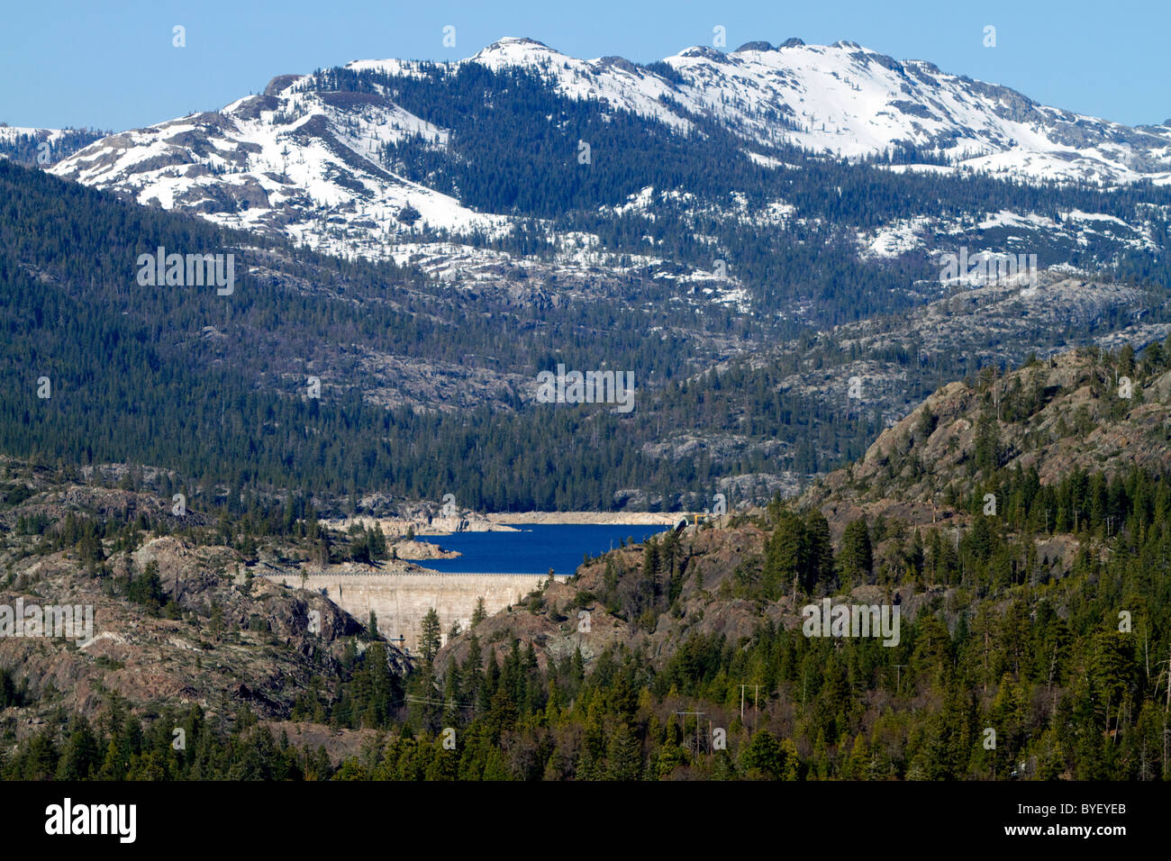 Lago en las montañas de Sierra Nevada, California, Estados Unidos. Foto de stock
