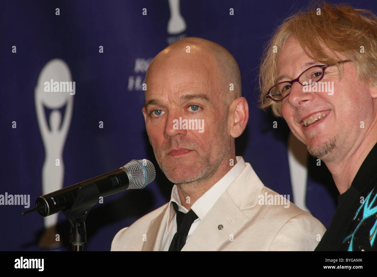 Michael Stipe y Mike Mills de REM Rock & Roll Hall of Fame inducción
