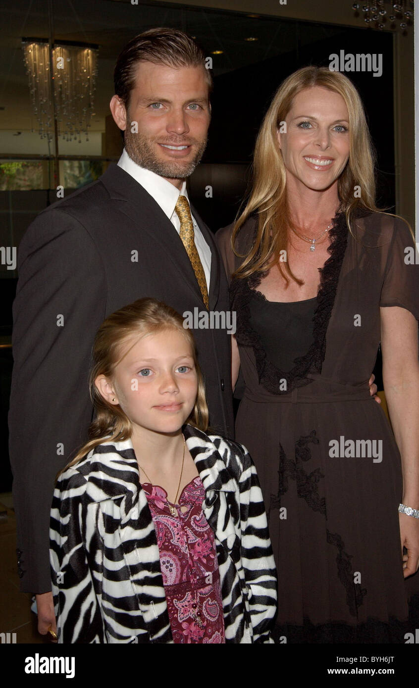 Casper Van Dien Catherine Oxenberg Y Su Hija La 21ª Edición Anual De Los Premios Génesis