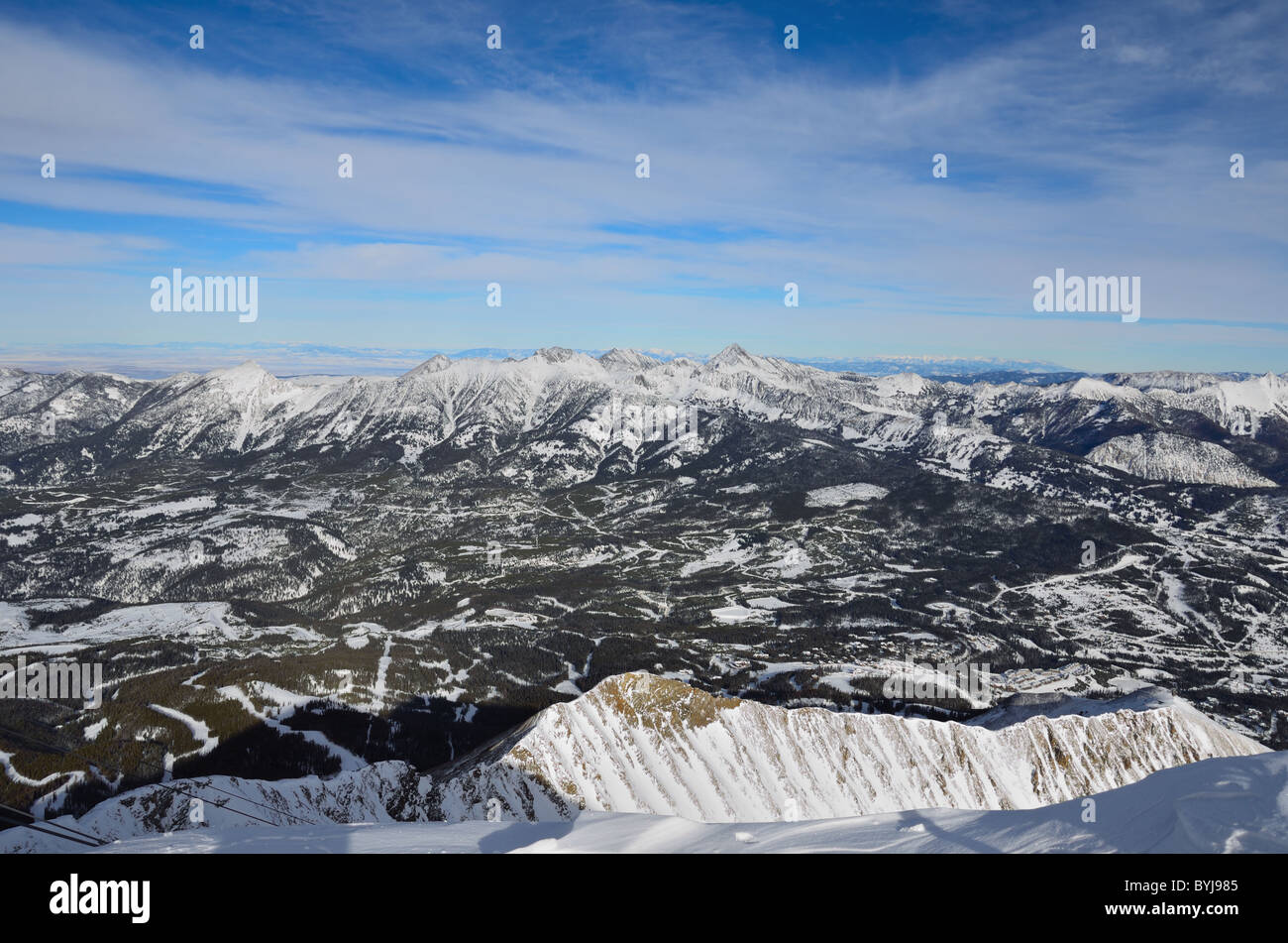 Vistas a la montaña desde el comienzo de la Lone Peak. Estación de esquí de Big Sky, Montana, EE.UU. Foto de stock