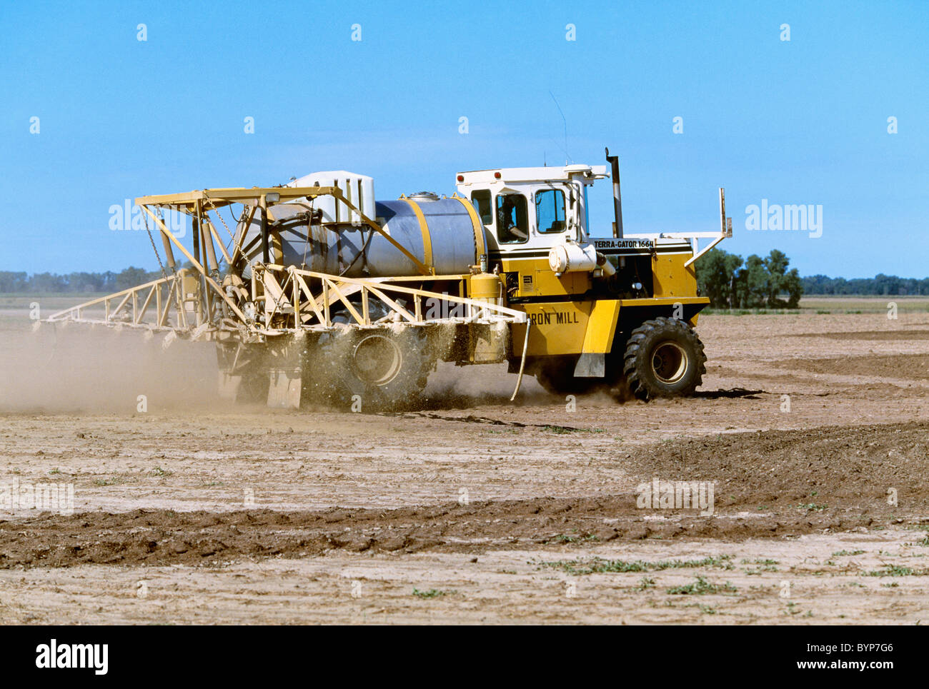 Aplicando cal al suelo fotografías e imágenes de alta resolución - Alamy