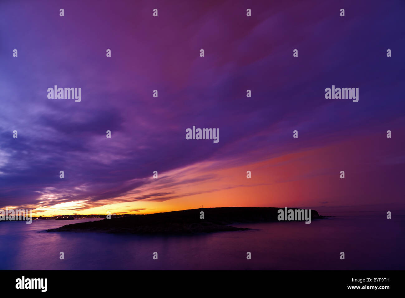 Crepúsculo en la bahía de Santander (España) Foto de stock