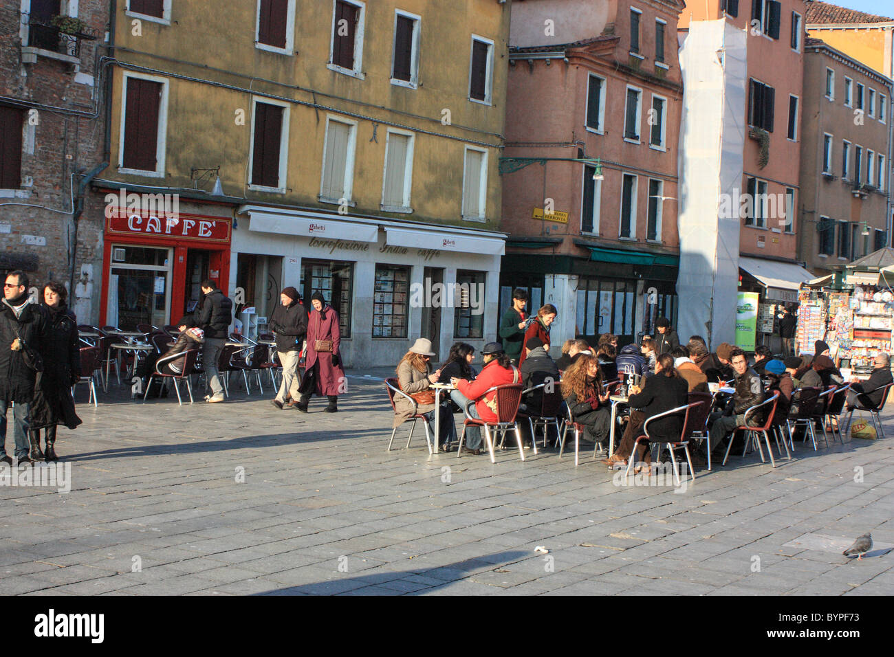 El Caffè Rosso en Campo Santa Margherita, Venecia, Italia Foto de stock