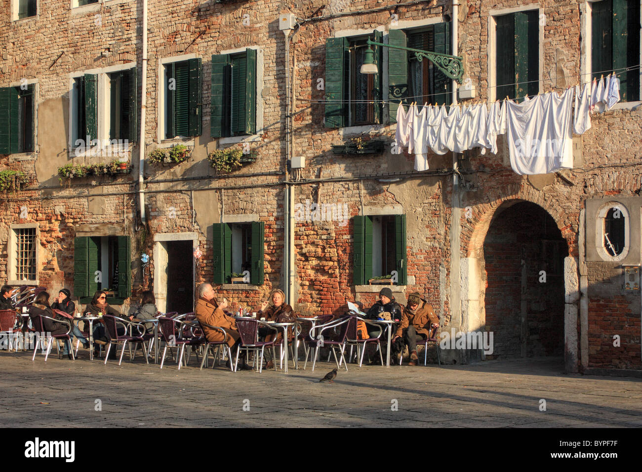 Café en Campo Santa Margherita, Venecia, Italia Foto de stock