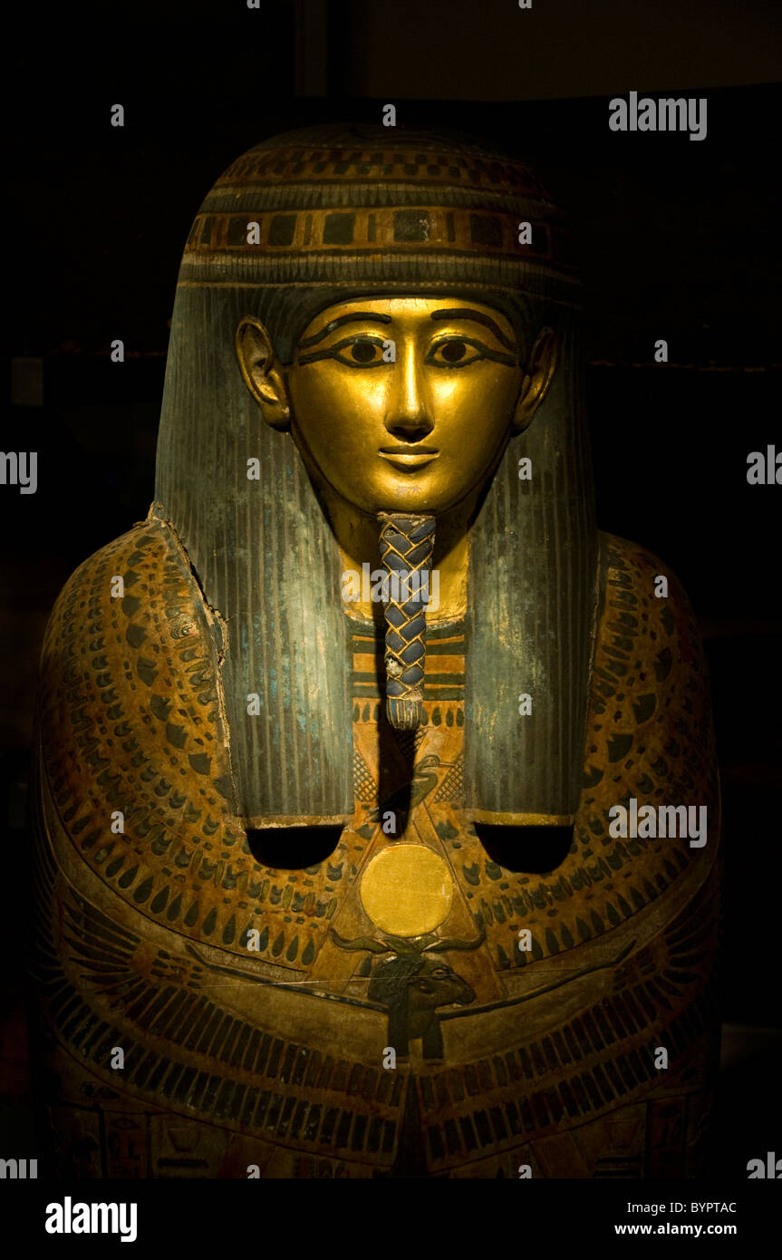 Ataúd Kekoe Thebe 700 A.C. Egipto sarcófago egipcio Foto de stock