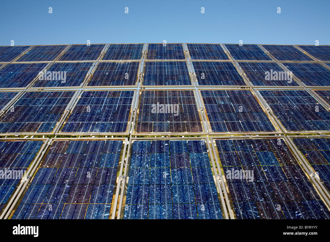 Energía renovable - paneles solares Foto de stock