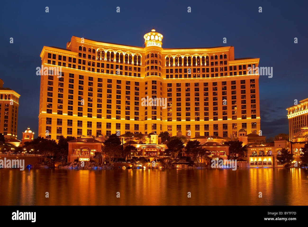 Las Vegas, Bellagio Hotel Casino - Escena nocturna - la tira Foto de stock