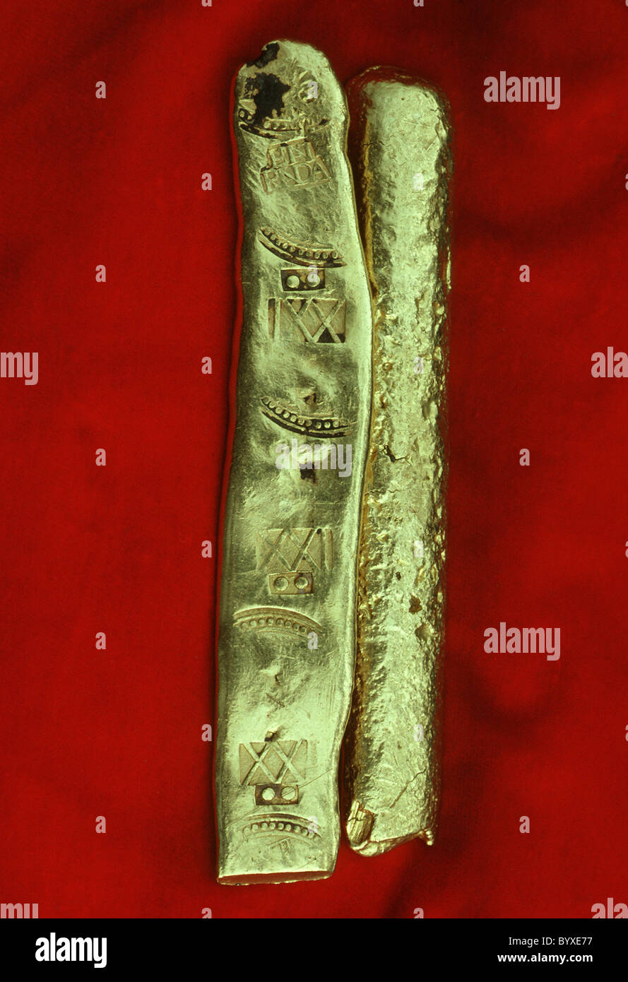 Dos barras de dedos de oro desde el barco del tesoro español de Atocha, que se hundió en los Cayos de la Florida en 1622 Foto de stock