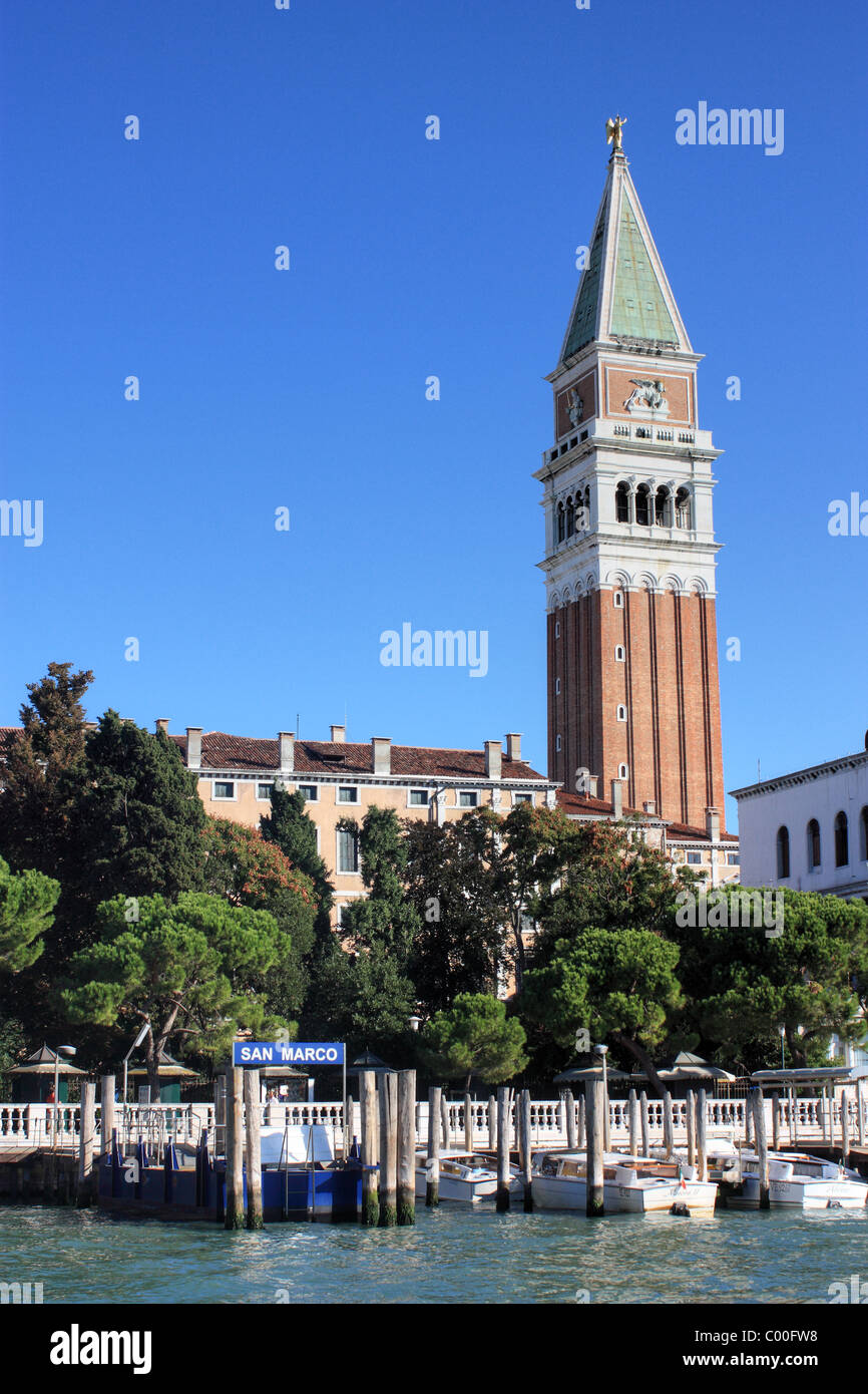 El Campanile de Venecia, Italia Foto de stock