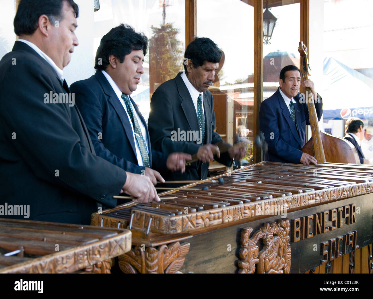 Marimba de guatemala fotografías e imágenes de alta resolución Alamy