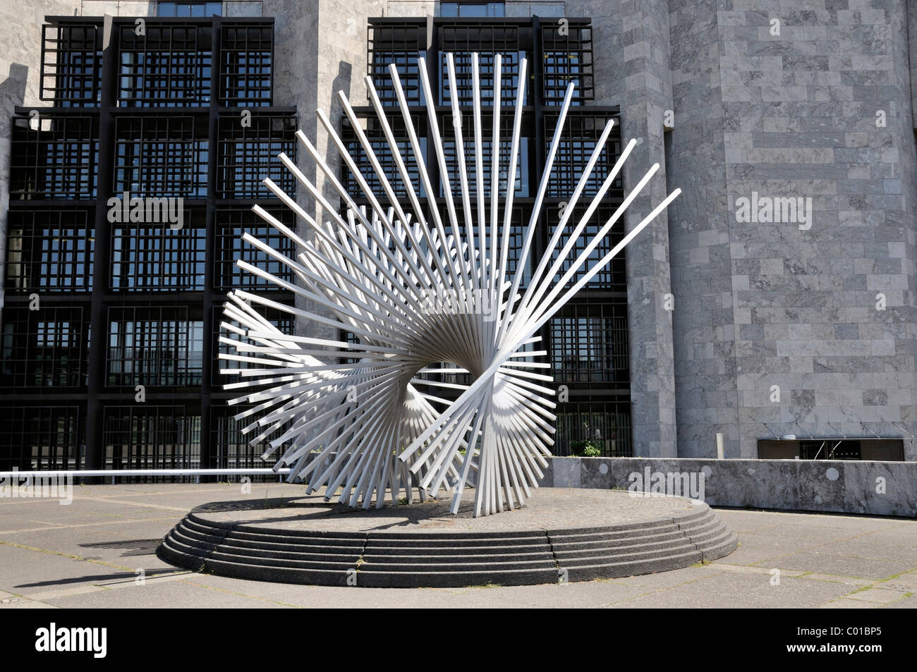 La escultura 'vitalidad' por el escultor español Andreu Alfaro en Jockel-Fuchs-Platz, Mainz, Renania-Palatinado Foto de stock