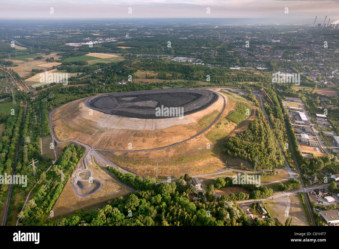 Vista aérea, la minería de vertederos de residuos de carbón, heap, Gladbeck, área de Ruhr, Renania del Norte-Westfalia, Alemania, Europa Foto de stock