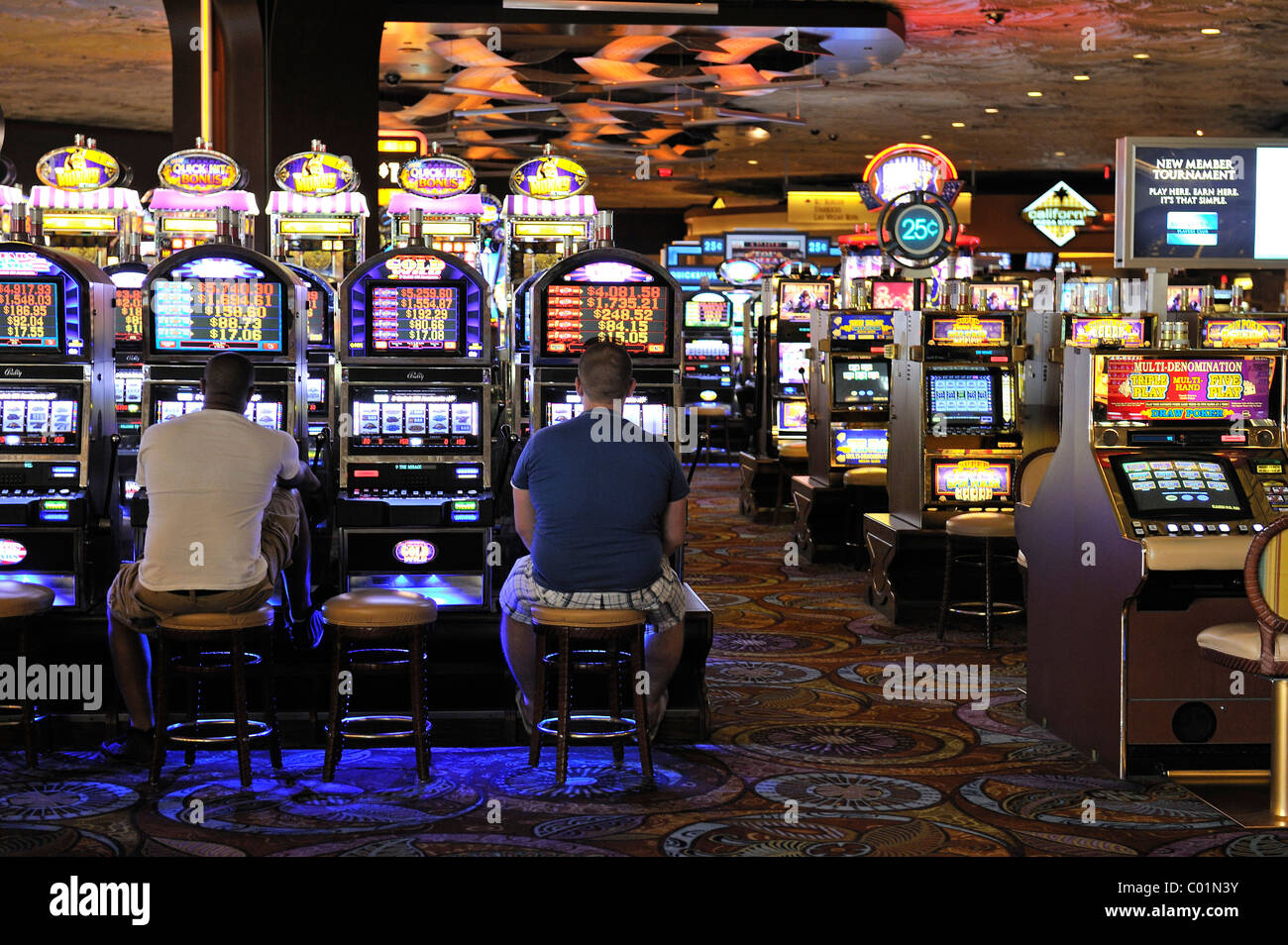 Máquinas de ranura en el 5 estrellas Hotel Mirage, en Las Vegas, Nevada, EE.UU., América del Norte Foto de stock