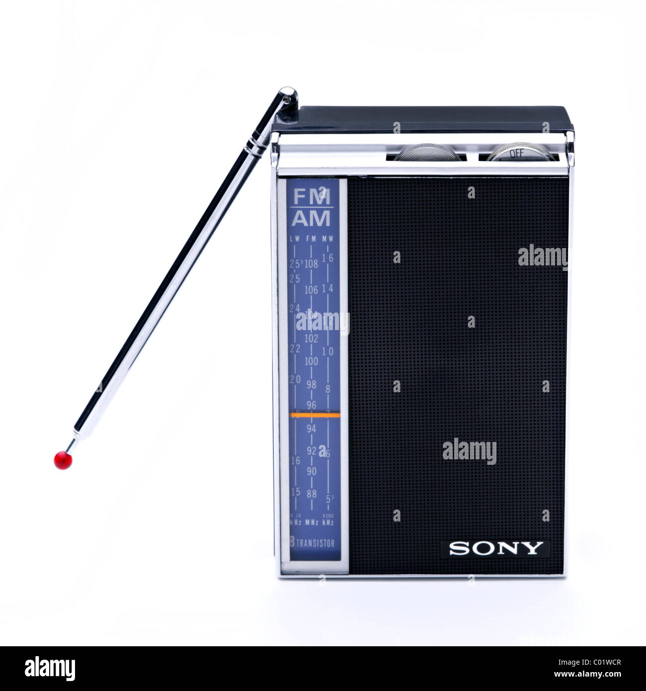 1964 muy pequeña radio portátil de Sony TFM-825DL Fotografía de