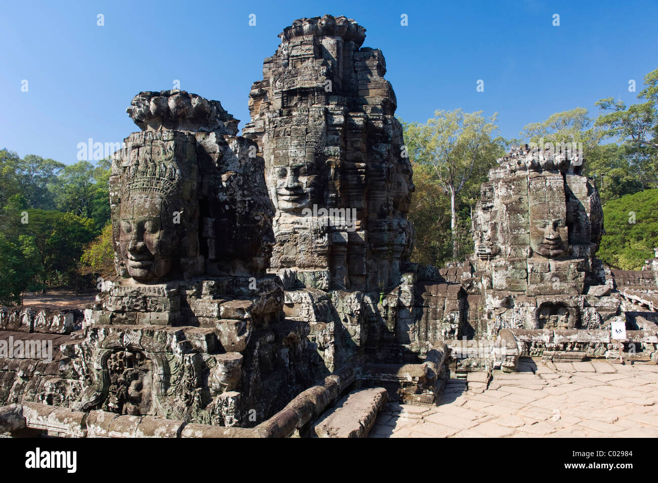 Cara de piedra de Bodhisattva Lokeshvara, Templo Bayon, templos de Angkor, Siem Reap, Camboya, en Indochina, en el sudeste de Asia Foto de stock