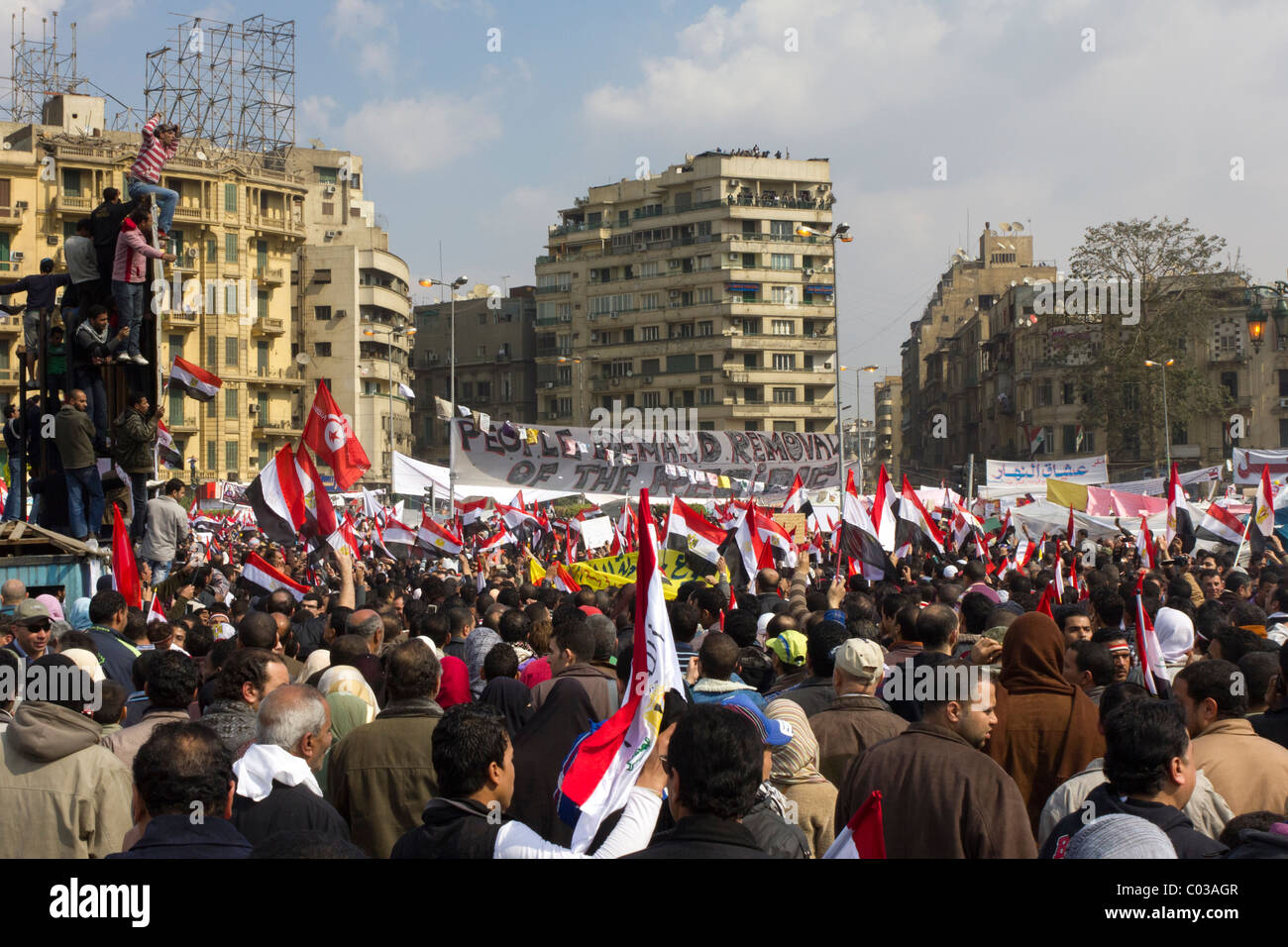 Manifestantes anti-Mubarak en la plaza Tahrir, El Cairo, Egipto Foto de stock