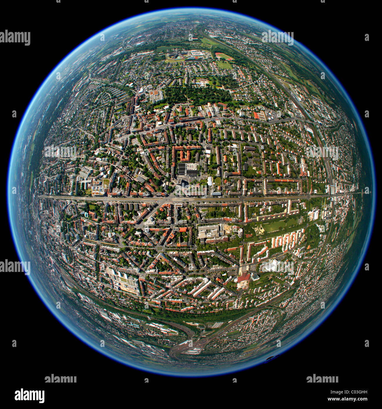 Vista aérea, ojo de pez, panorama esférico, Wilhelmshoeher Allee, la calle principal y el centro de la ciudad, Kassel, Hesse. Foto de stock