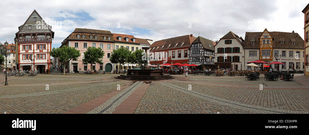 La plaza del mercado, en el histórico distrito de Neustadt an der Weinstrasse, Renania-Palatinado, Alemania, Europa Foto de stock