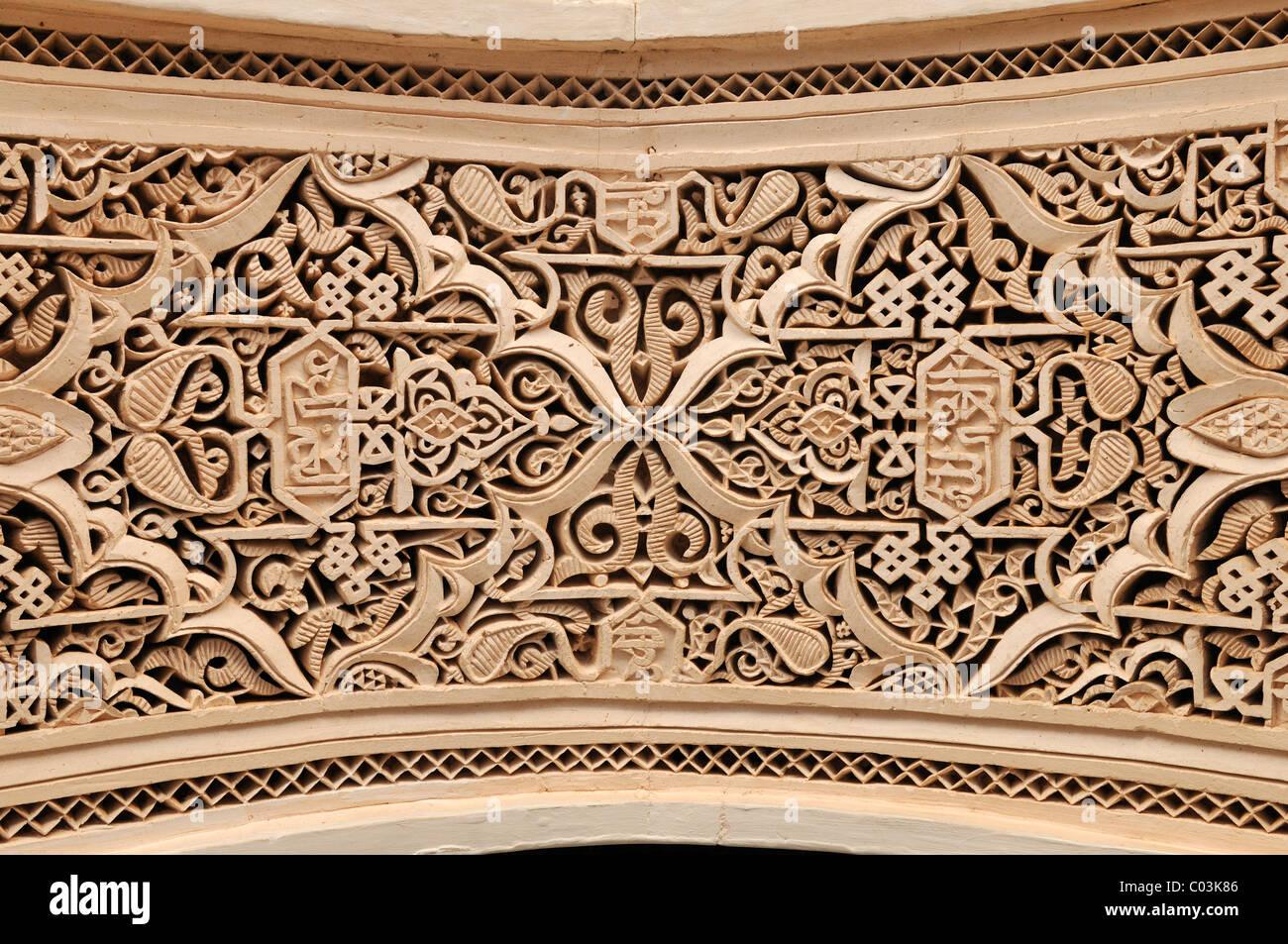 La decoración de estuco en el palacio Bahia, Medina, Marrakech, Sitio del Patrimonio Mundial de la Unesco, Marruecos, Norte de África, África Foto de stock