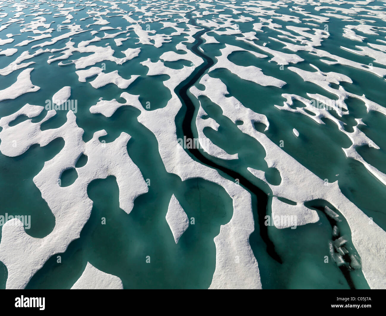 Un año de hielo polar de rompehielos, la isla de Ellesmere, Canadá Foto de stock