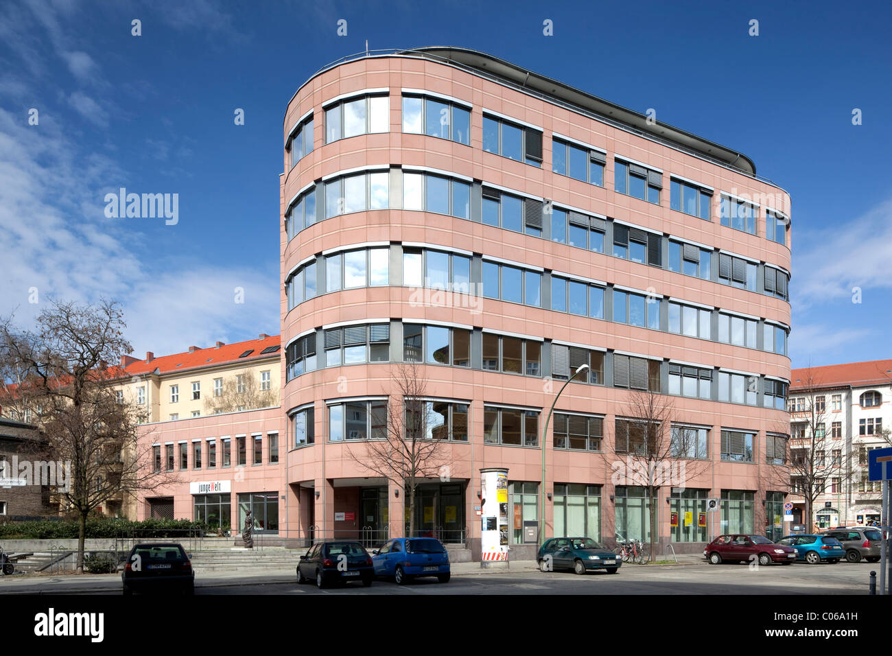 Edificio de oficinas, Torstrasse, la oficina editorial del periódico Junge Welt, Berlín-Mitte, Berlin, Alemania, Europa Foto de stock