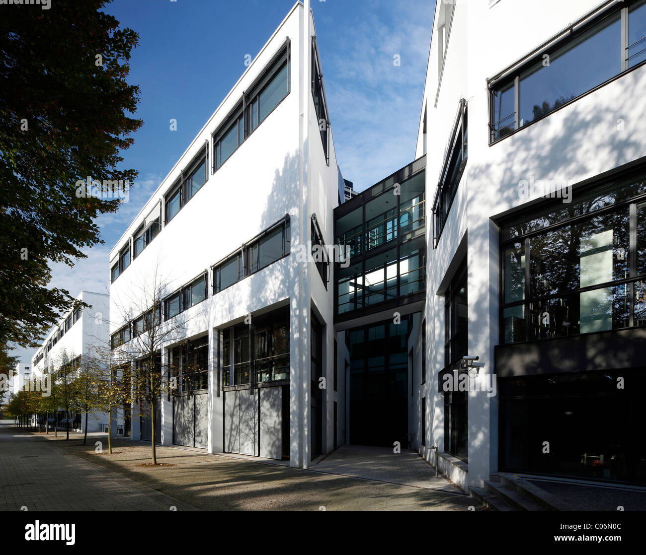 Deutsche Welle, la emisora internacional de Alemania, en el edificio de la oficina Schuermann-Bau, Bonn, Renania Foto de stock