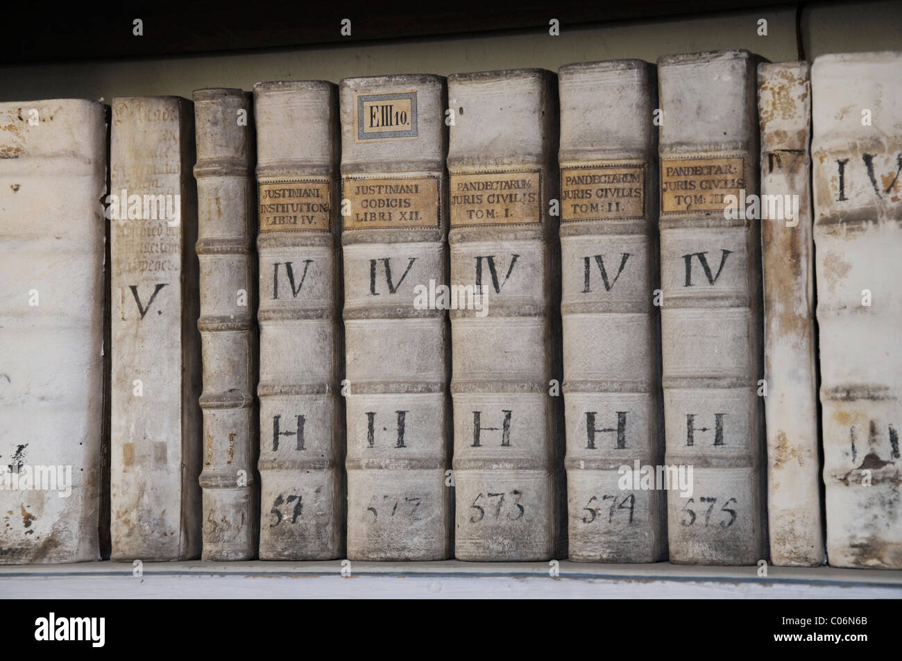 Libros muy antiguos, biblioteca, Monasterio de Strahov, Hrad&#269;Any, Distrito del Castillo, Praga, República Checa, Europa Foto de stock