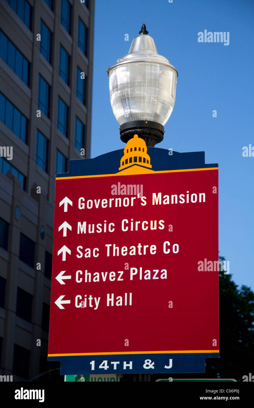 Calle signo proporcionando información y orientación turística en Sacramento, California, Estados Unidos. Foto de stock