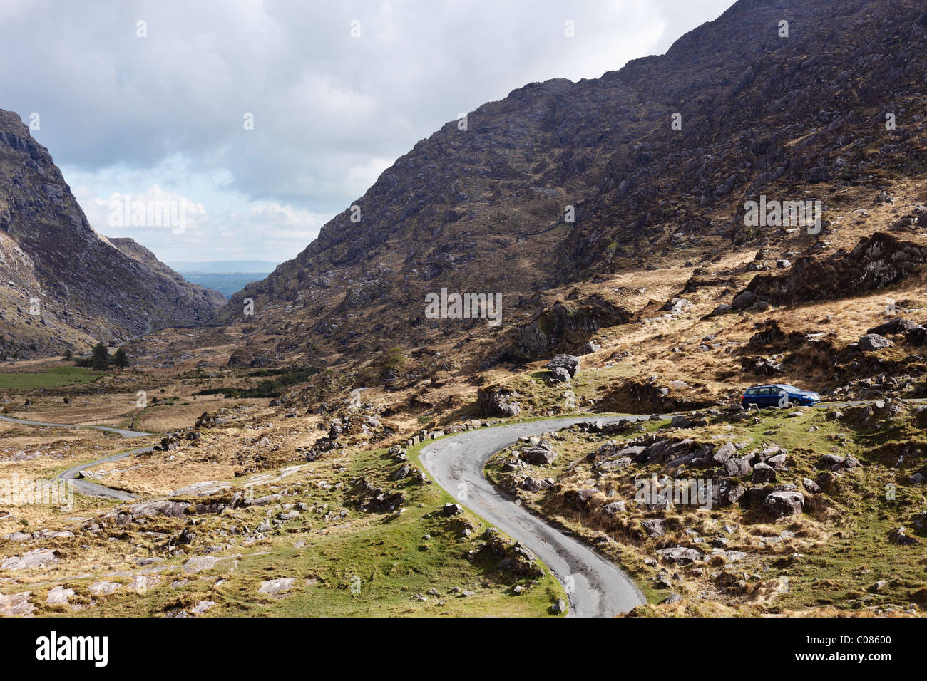 Mountain pass road, el Gap of Dunloe cerca de Killarney, condado de Kerry, Irlanda, Islas Británicas, Europa Foto de stock
