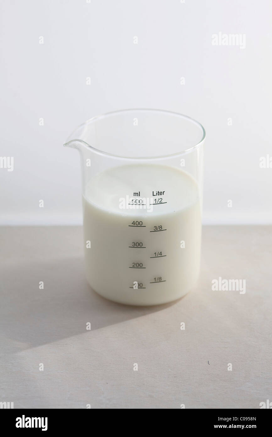 Measuring cup milk fotografías e imágenes de alta resolución - Alamy