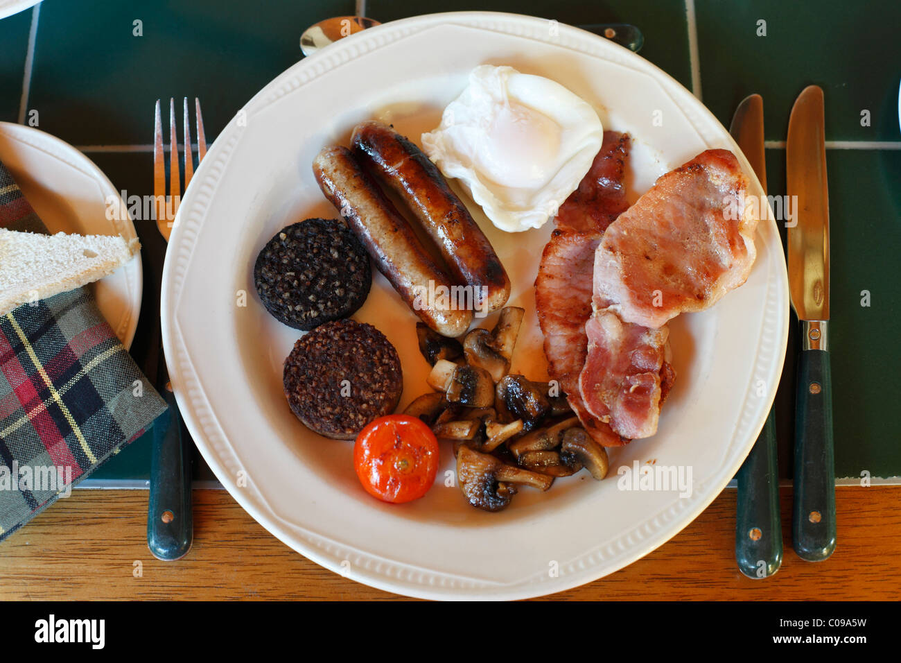 Desayuno irlandés completo, el antiguo presbiterio Bed and Breakfast, Castletownbere, península de Beara, condado, Irlanda, Islas Británicas Foto de stock