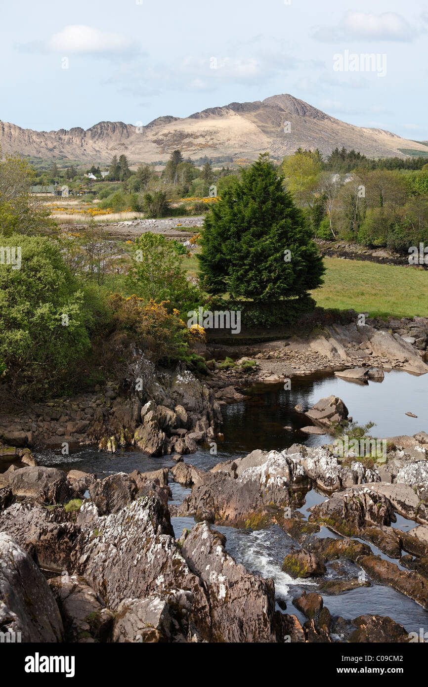 Creek en Sneem, Anillo de Kerry, Condado de Kerry, Irlanda, Islas Británicas, Europa Foto de stock