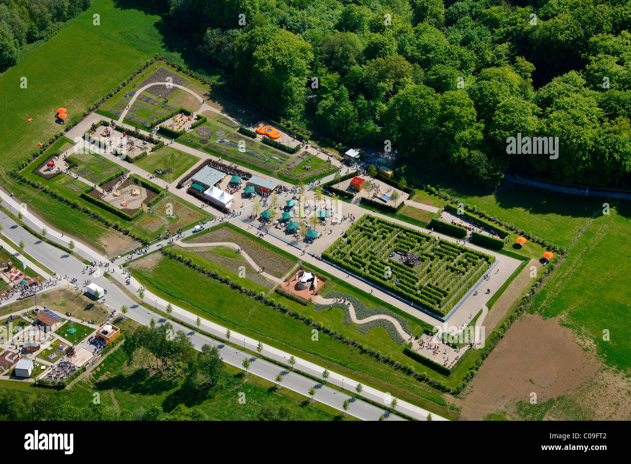 Vista aérea, laberinto, laberinto de coberturas, Landesgartenschau Country Garden Exposición Hemer, distrito de Kreis Maerkischer Foto de stock