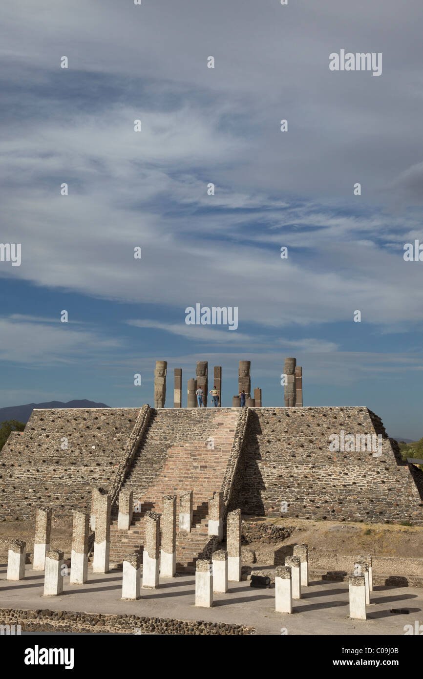 Columnas y figuras de atlantes con