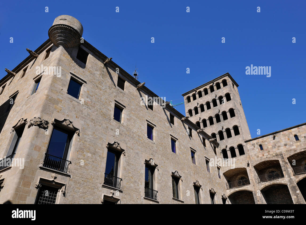 Antiguo palacio real Palau Reial Major y el palacio de los virreyes Palau de Lloctinent, la Plaça del Rei, Barcelona, Cataluña Foto de stock