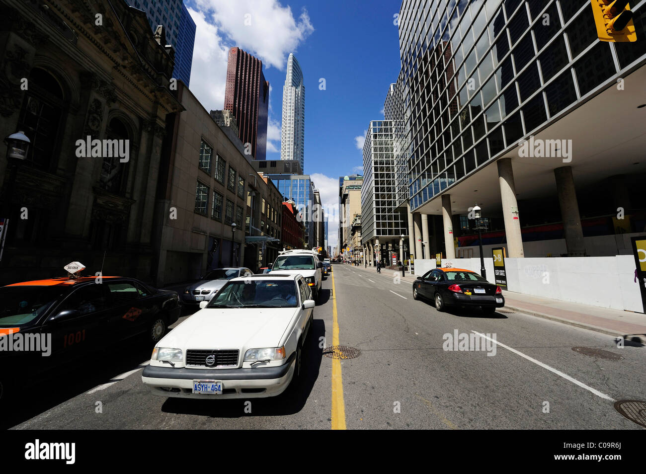 Yonge Street, la calle más concurrida de la ciudad de Toronto, Ontario, Canadá Foto de stock
