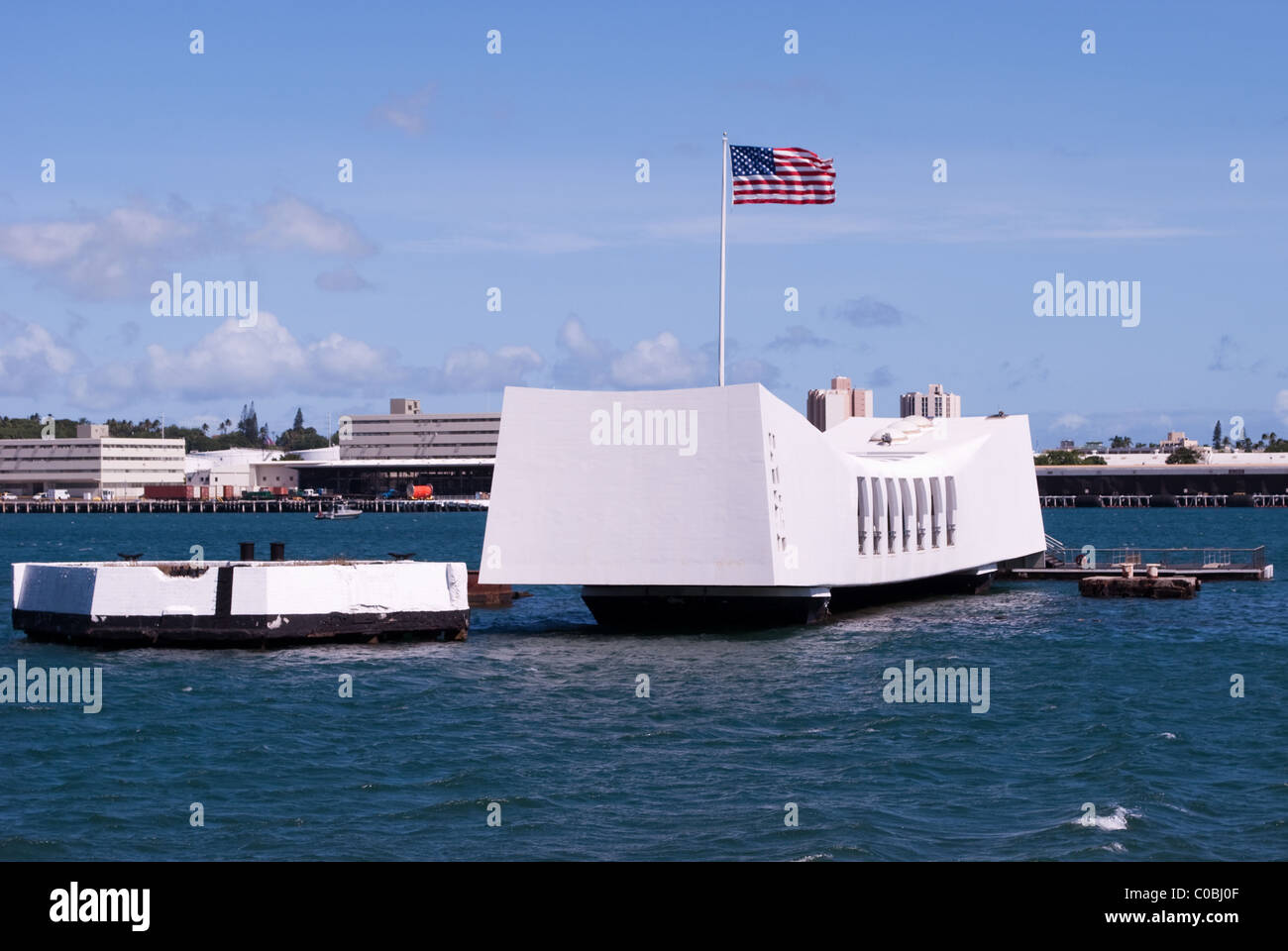 Monumento a la guerra de Pearl Harbor. El USS Arizona Memorial, en Oahu, Hawai. Foto de stock