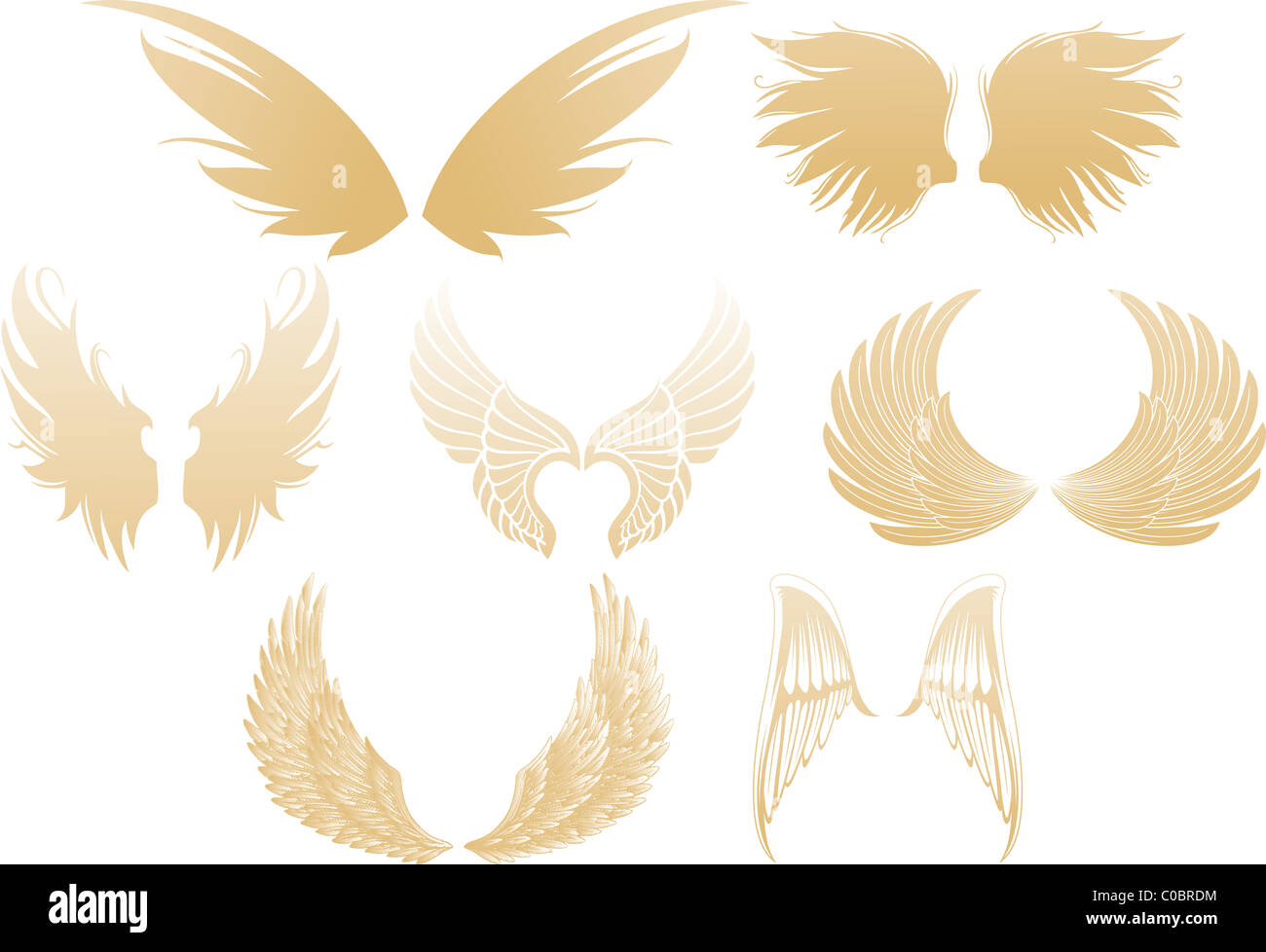 Conjunto de varias alas de angel resplandeciente de oro aislado sobre fondo blanco. Foto de stock