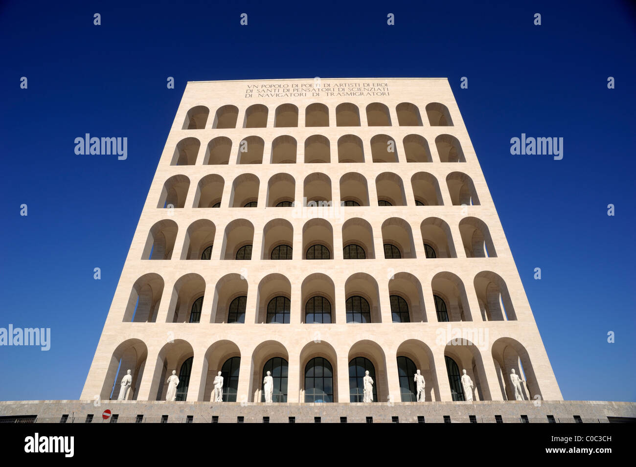 Italia, Roma, EUR, Palazzo della Civiltà del Lavoro Foto de stock