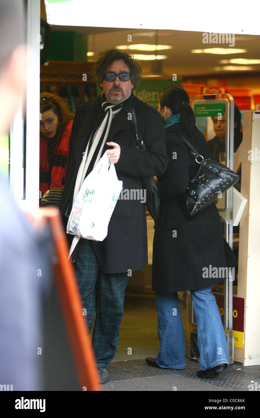 Tim Burton recoge a su hijo Billy Ray Burton desde la escuela primaria