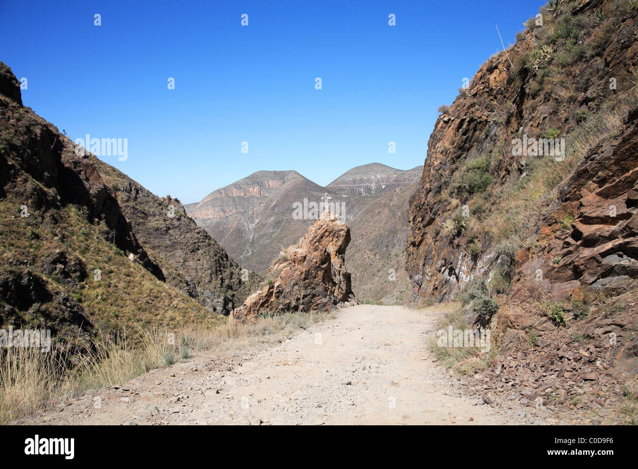 Remote Mountain Road, Real de Catorce, las montañas de la Sierra Madre Oriental, el estado de San Luis Potosí, México, América del Norte Foto de stock