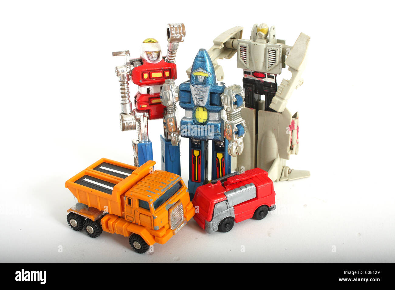 Los transformadores viejos; de los robots en disfraz. Viejo de niños  vintage coleccionables juguetes desde los años ochenta Fotografía de stock  - Alamy