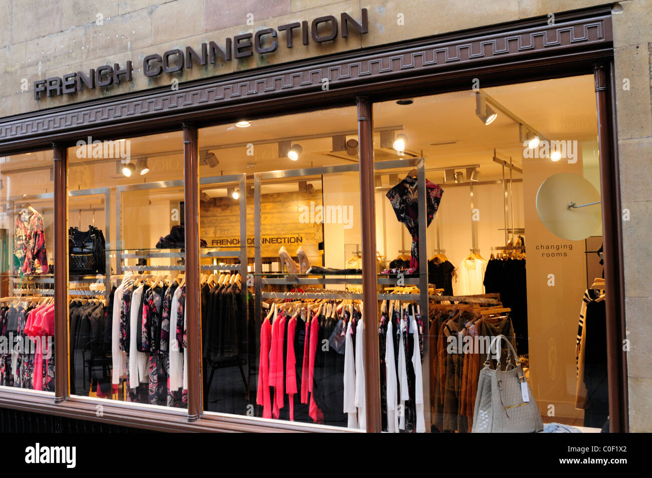 French Connection tienda de ropa de mujeres, Rose Crescent, Cambridge,  Inglaterra, Reino Unido Fotografía de stock - Alamy