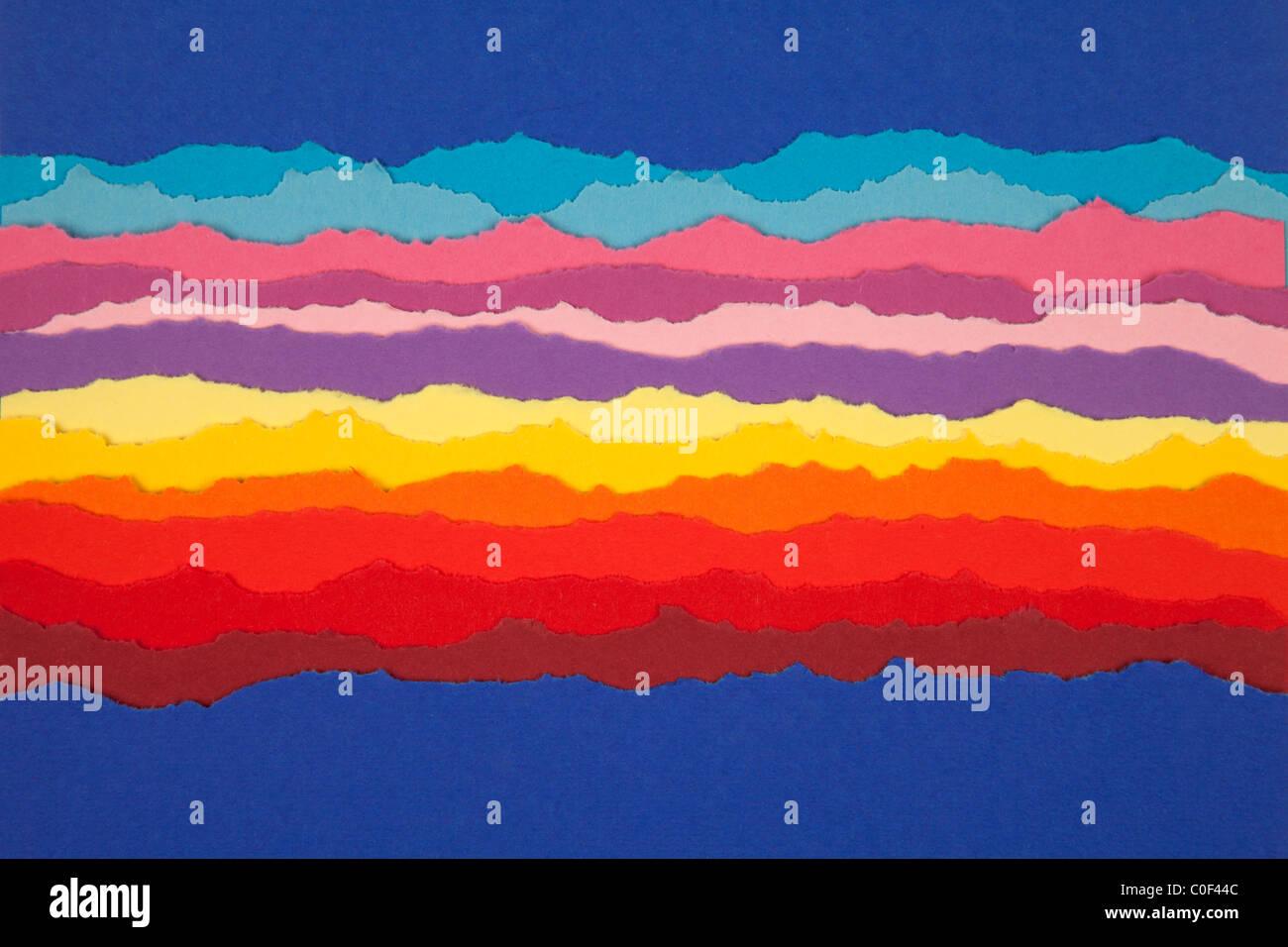 Trozos de papel de colores Fotografía de stock - Alamy